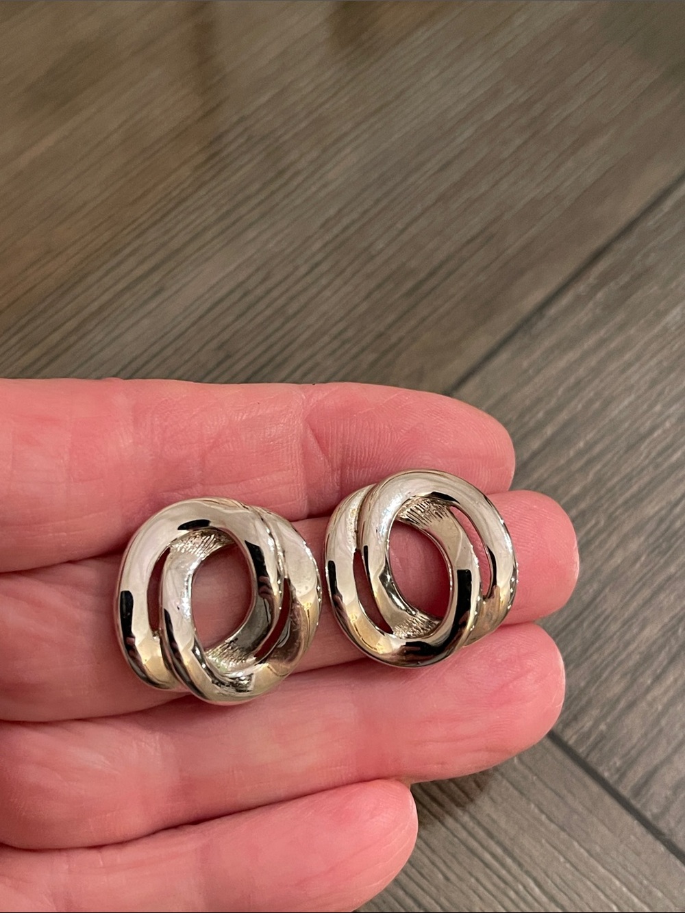 Vintage Monet Double Link Curb Chain Post Silver-tone Earrings - Picture 7 of 15